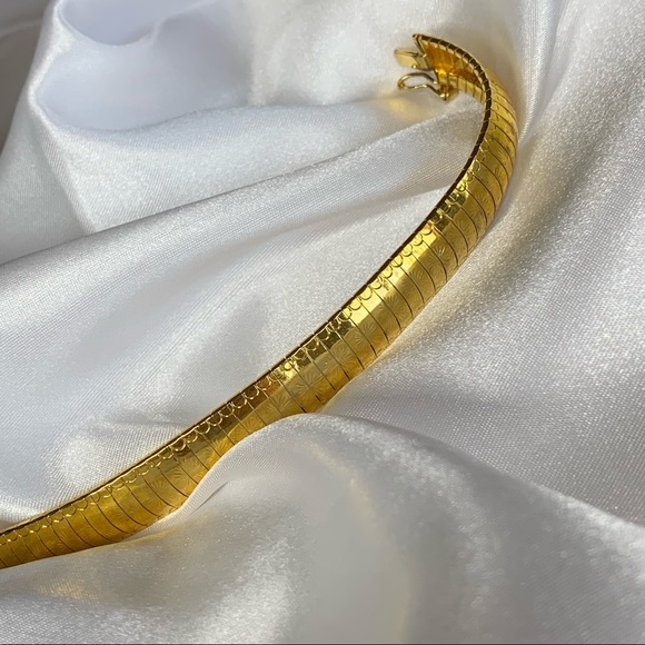 18KT Yellow Gold Over Sterling Silver Patterned Omega Bangle Bracelet 7.25” - Picture 13 of 17